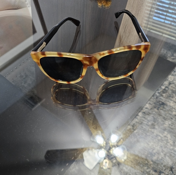 Gucci sunglasses - Picture 2 of 6
